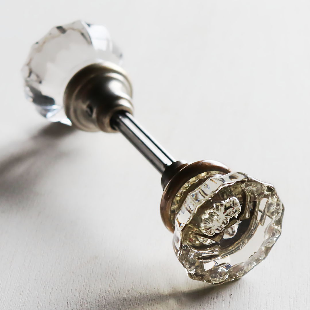 NO.9381 古いガラスドアノブ付き真鍮鋳物鍍金トイレ表示錠 49mm 検索 